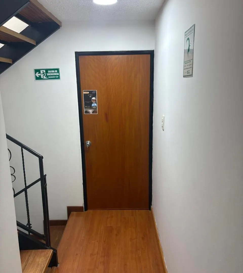 Dorado Inn - Cerca Al Aeropuerto - Habitacion 301 0*, Богота