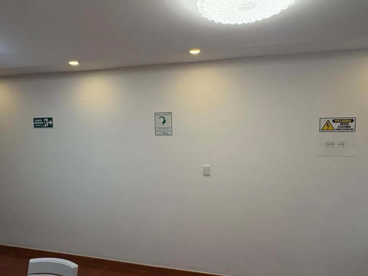 Dorado Inn - Cerca Al Aeropuerto - Habitacion 301 Проживание в семье