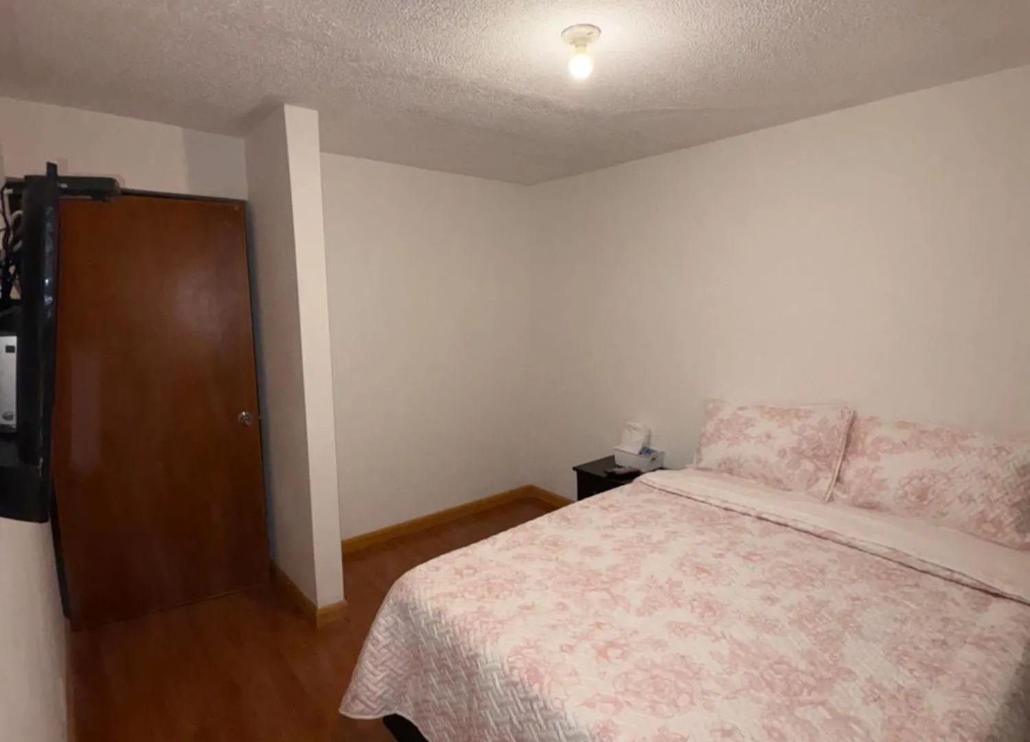 Dorado Inn - Cerca Al Aeropuerto - Habitacion 301 Проживание в семье Богота